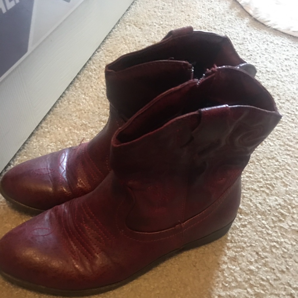Cowgirl boots like new only wore once